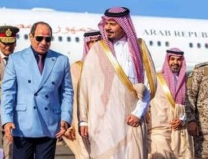 الرئيس السيسي يستهل زيارته للأراضى المقدسة بالصلاة فى المسجد النبوى الشريف