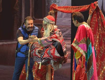 في أول يوم عرض بجدة.. مسرحية "السندباد" لكريم عبد العزيز ونيللي كريم ترفع شعار "كامل العدد" 