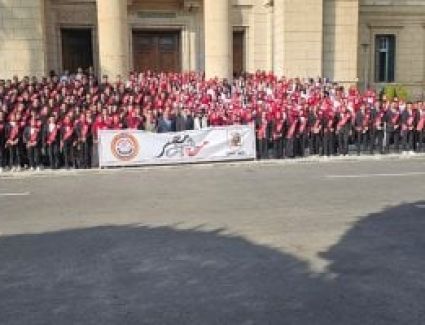 طلاب من أجل مصر يصطفون أمام قبة جامعة القاهرة استعدادا لانتخابات الاتحادات