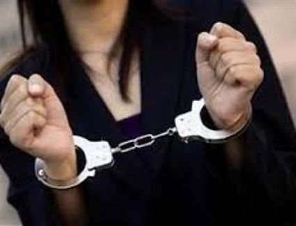  القبض على سيدة استولت على 200 مليون