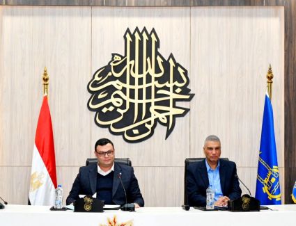 وزير الإسكان ومحافظ أسوان يلتقيان القيادات البرلمانية والتنفيذية والشعبية بعد انتهاء مشكلة عدم انتظام المياه