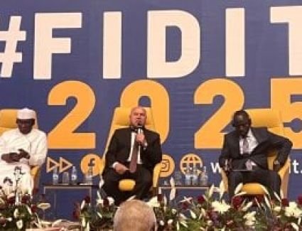 نائب رئيس الوزراء: الطريق البرى بين مصر وتشاد سيحدث نقلة نوعية فى حركة التجارة