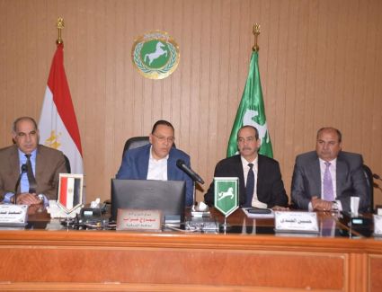 محافظ الشرقيه يجتمع مع رؤساء المراكز و المدن و الأحياء