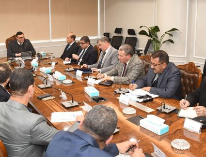 وزير الإسكان يتابع موقف المشروعات التي يتم تنفيذها ضمن المبادرة الرئاسية "حياة كريمة"