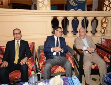 وزير الإسكان ورئيس الوطنية للصحافة ورجال الأعمال بحفل سحور «أخبار اليوم»