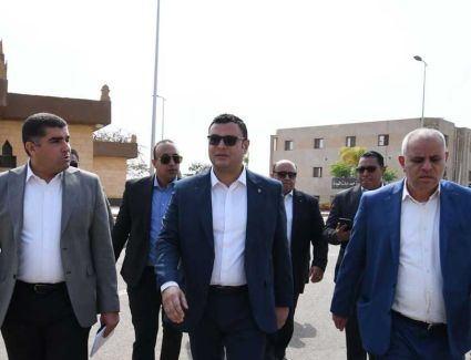 وزير الإسكان يقوم بزيارةٍ مفاجئة لمتابعة سير العمل بجهاز مدينة العبور