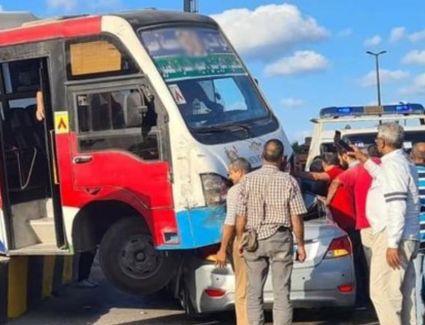 بالأسماء.. إصابة 17 موظفا في تصادم أتوبيس وسيارة ملاكي بالإسكندرية