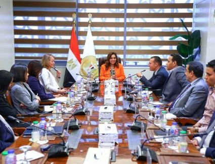 وزيرة التنمية المحلية تتابع مع وفد البنك الدولي الموقف التنفيذي لمشروعات تنمية الصعيد