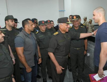 الفريق أول عبد المجيد صقر يتفقد اختبارات القبول بالأكاديمية العسكرية المصرية والكليات العسكرية