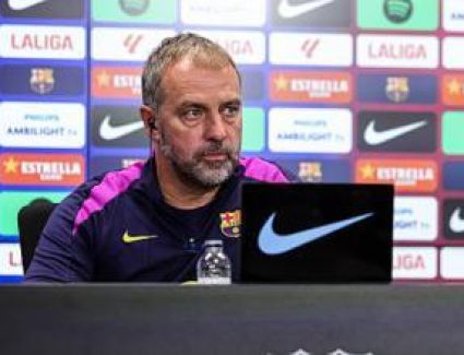 مدرب برشلونة يأمل في تعويض هزيمة فريقه الثقيلة أمام إشبيلية