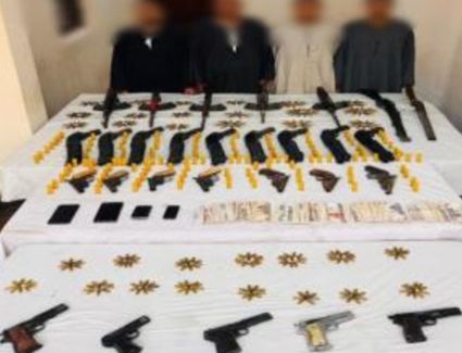  حملة أمنية محكمة بسوهاج: مصرع أخطر العناصر وضبط 651 كيلو مخدرات وترسانة أسلحة