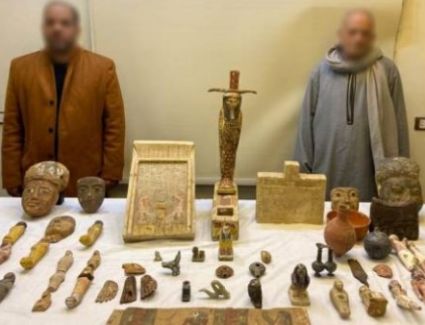 الأجهزة الأمنية تضبط 53 قطعة أثرية بحوزة شخصين بقصد الإتجار في المنيا