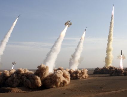 إعلام بحريني: قصف إيراني يستهدف القاعدة البحرية الأمريكية في منطقة الجفير