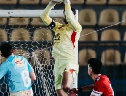 أداء الأهلي فزورة بلا حل.. هزيمة مفاجئة أمام طلائع الجيش