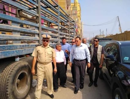 محافظ الشرقية يُفاجيء مستودع لبيع إسطوانات الغاز بمدينة الزقازيق