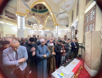 وزير البترول ومحافظ الدقهلية يتقدمان جنازة المهندس حسام صادق بميت غمر 