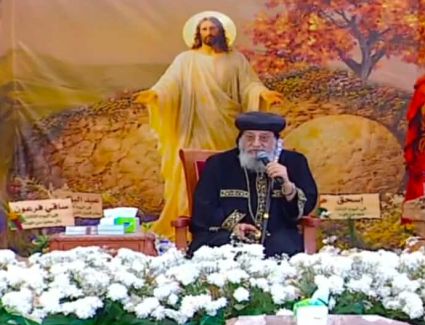 وتقدمت المستشارة أمل عمار بخالص التهنئة لقداسة البابا تواضروس الثاني بمناسبة الاحتفال بعيد القيامة المجيد، معربةً عن أصدق تمنياتها لقداسته بموفور الصحة والعافية، وأن تواصل مصرنا الغالية مسيرة التنمية والتقدم في ظل قيادة فخامة الرئيس عبد الفتاح السيسي