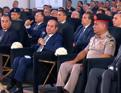 الرئيس السيسي يشاهد إنتاجية محصول بنجر السكر