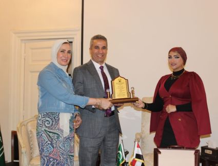 مكارم الأخلاق&raquo; تكرّم العميد محمد سمير في &laquo;رومانسية وطن&raquo;.. ورسائل وطنية من قلب حزب الوفد